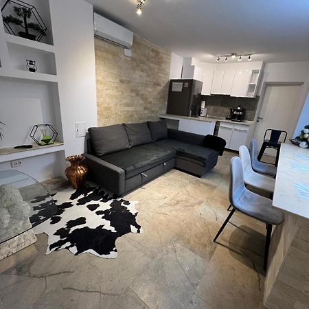 Luxus Cluj Airport Apartments Eksteriør bilde