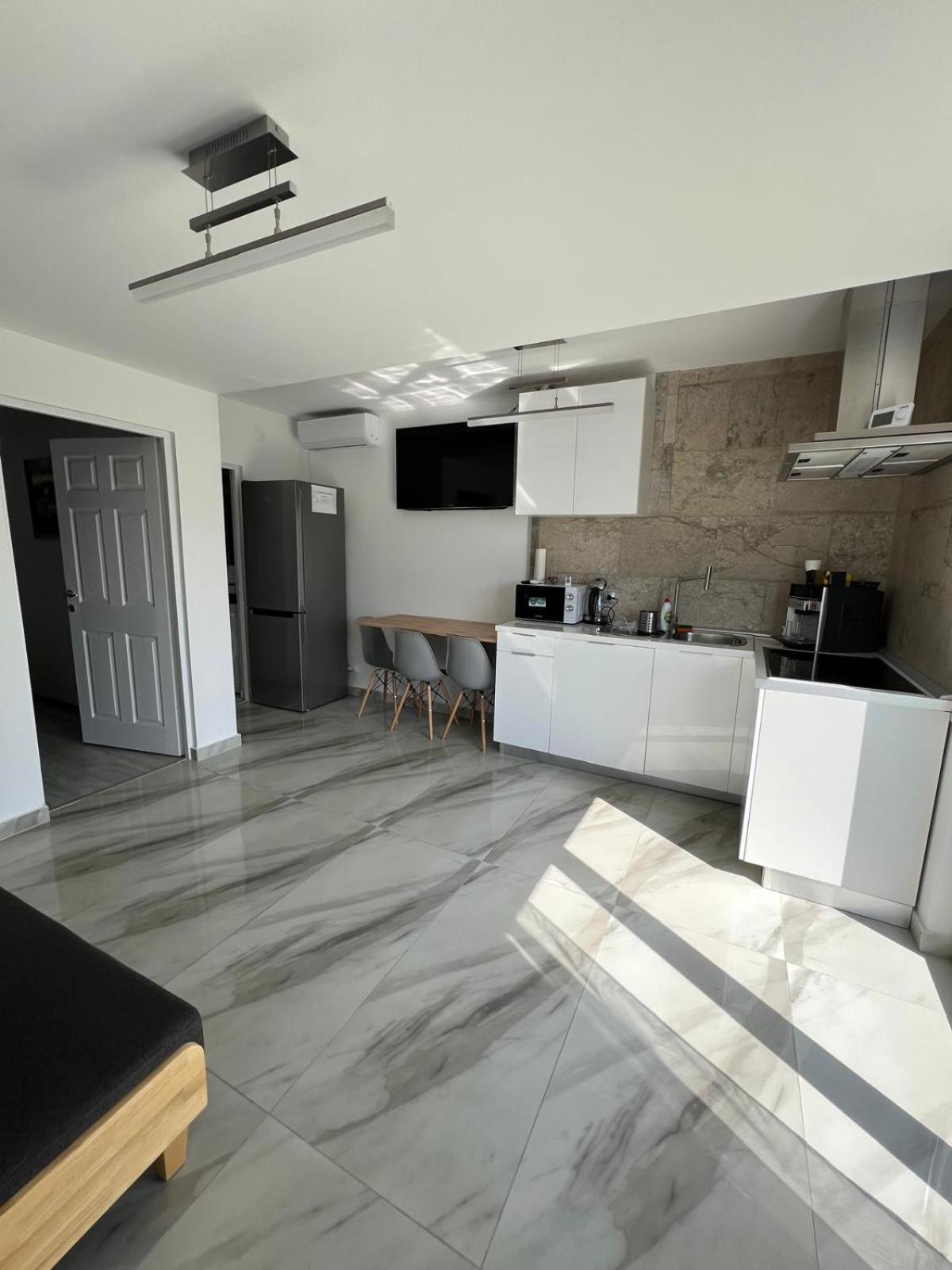 Luxus Cluj Airport Apartments Eksteriør bilde