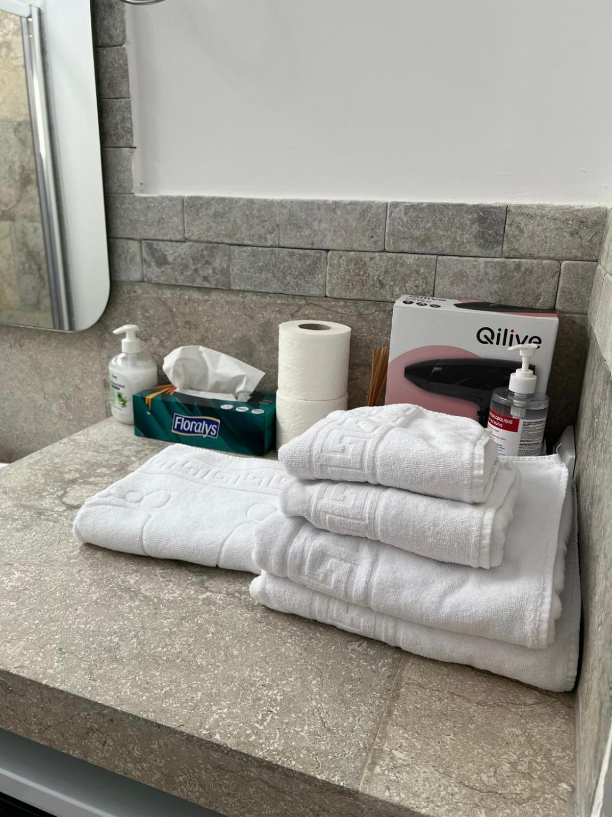 Luxus Cluj Airport Apartments Eksteriør bilde