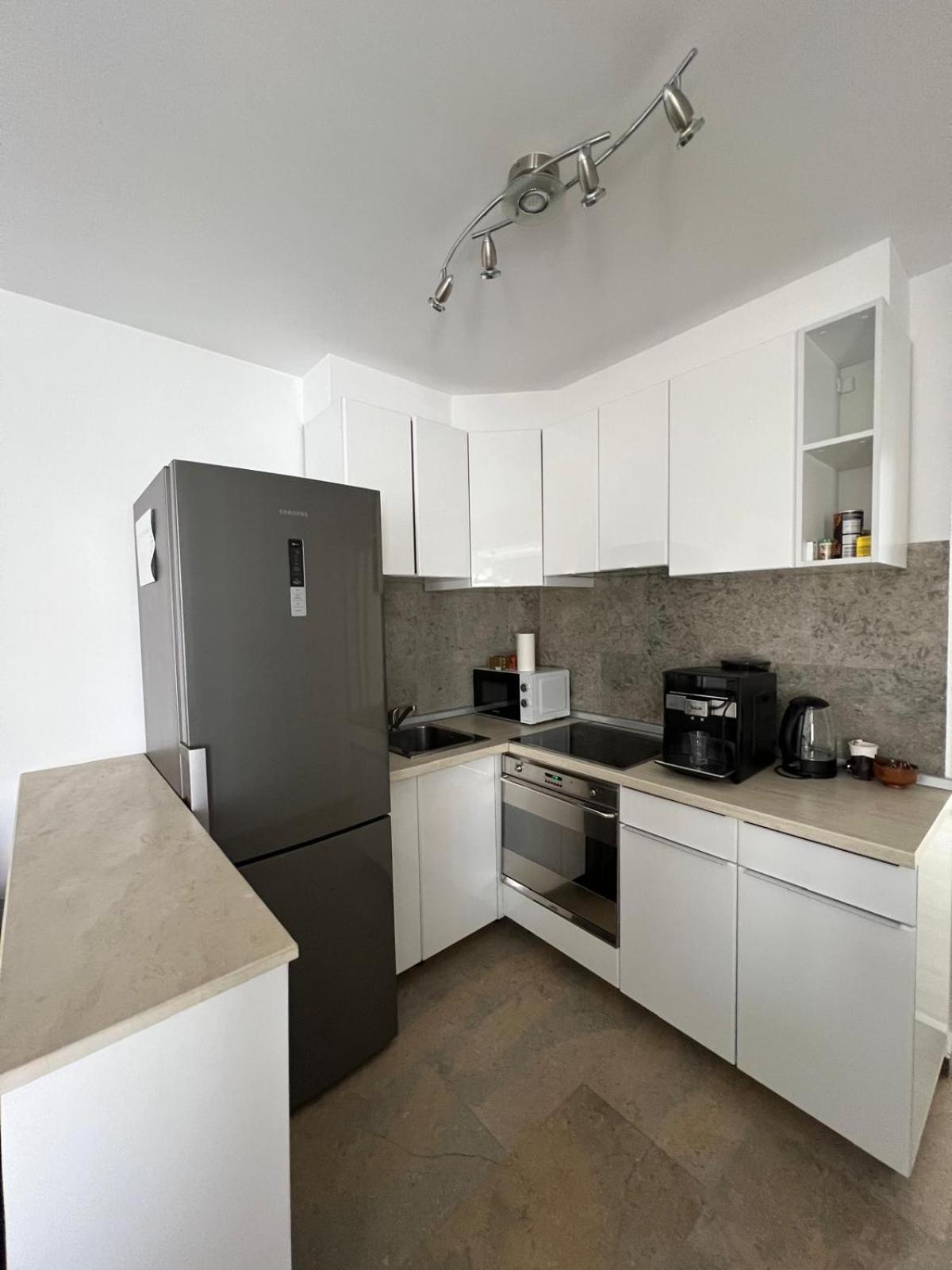 Luxus Cluj Airport Apartments Eksteriør bilde