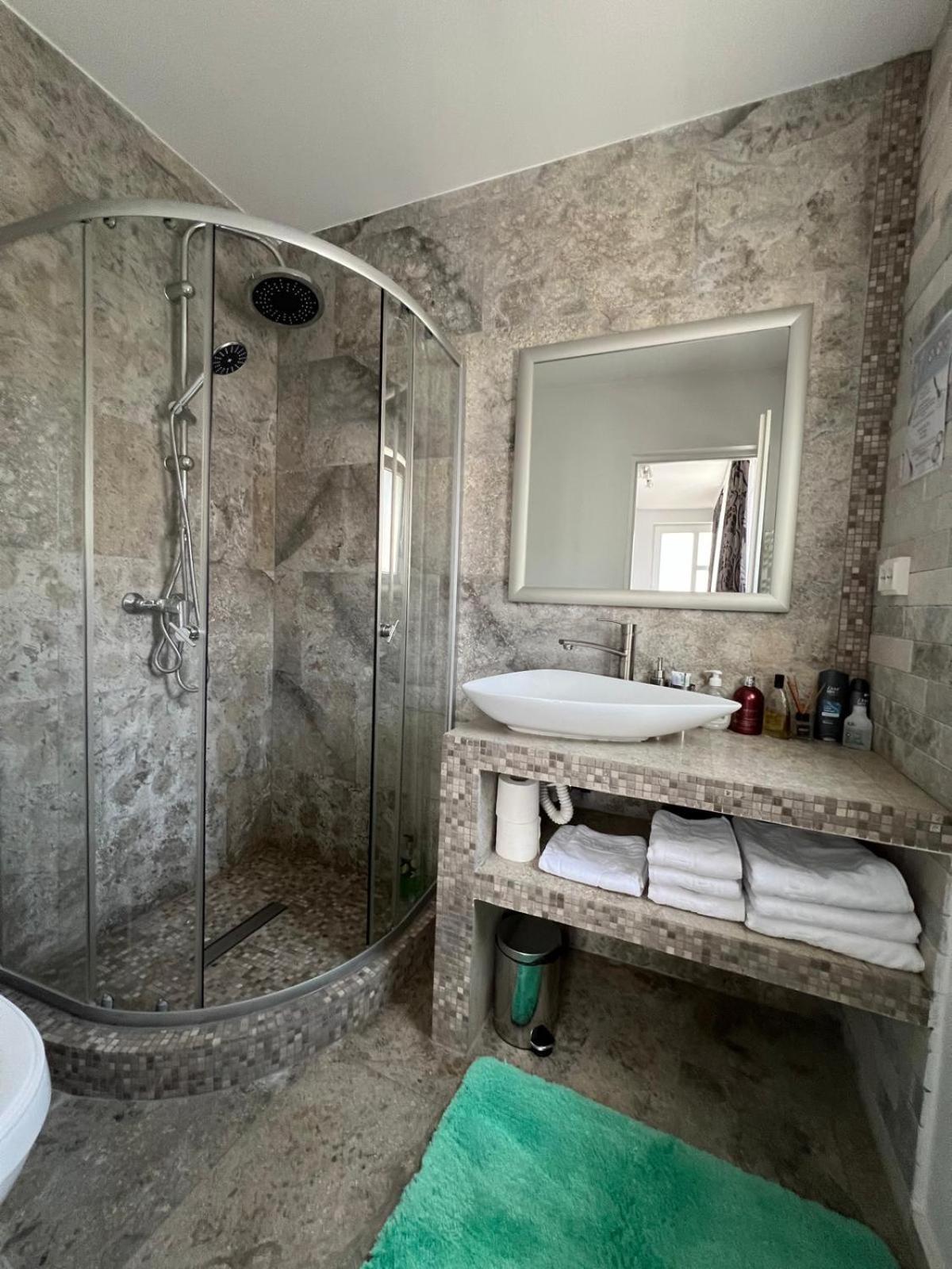 Luxus Cluj Airport Apartments Eksteriør bilde