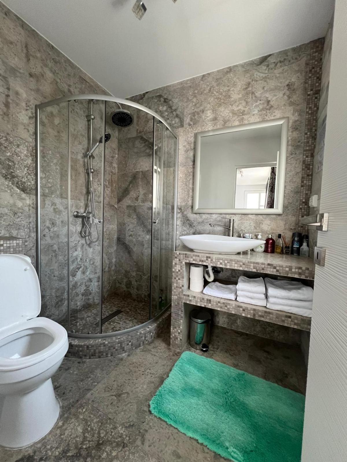 Luxus Cluj Airport Apartments Eksteriør bilde