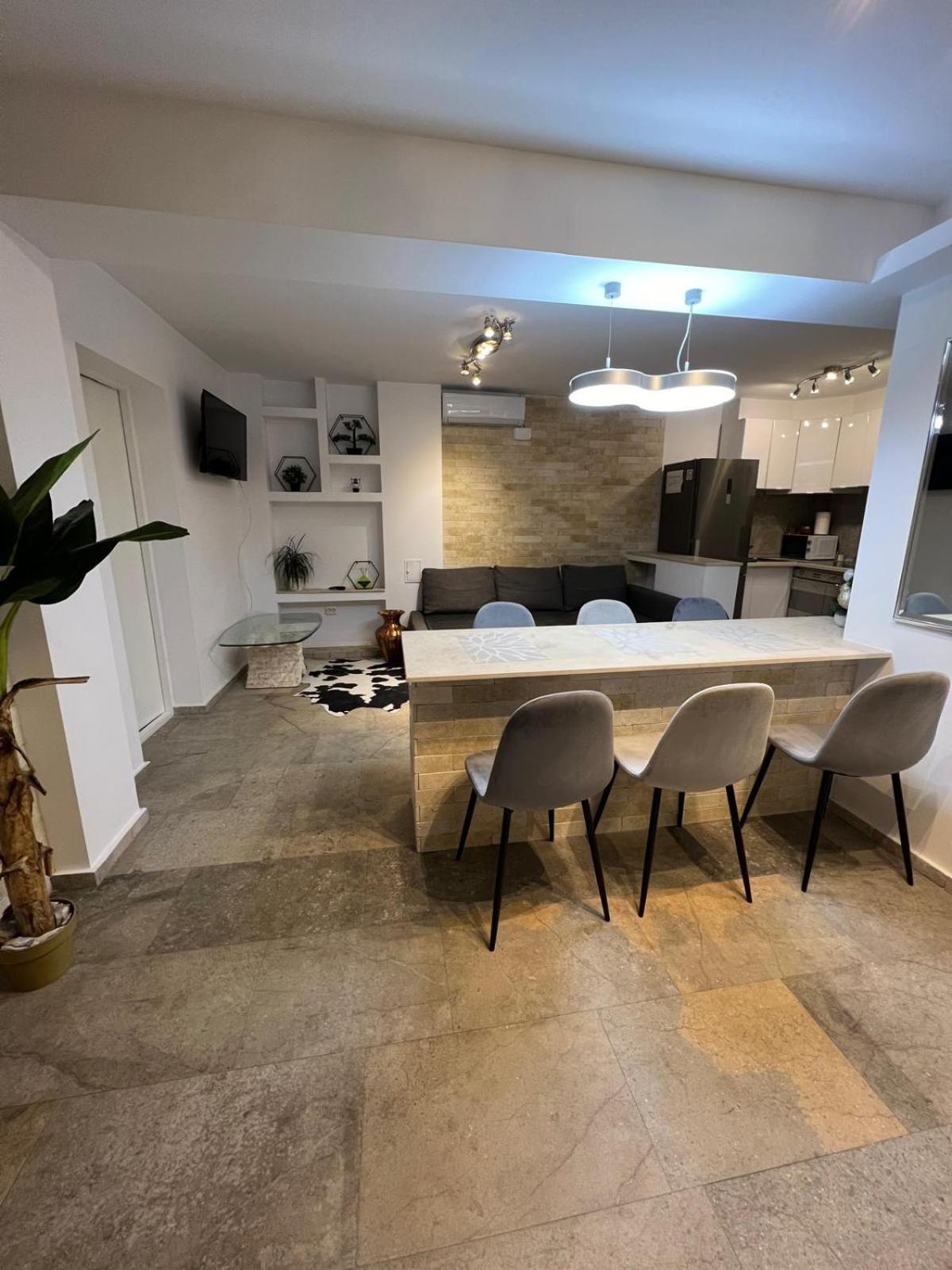 Luxus Cluj Airport Apartments Eksteriør bilde